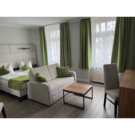 Hotel Und Restaurant Kranichsberg 볼테스도프 외부 사진
