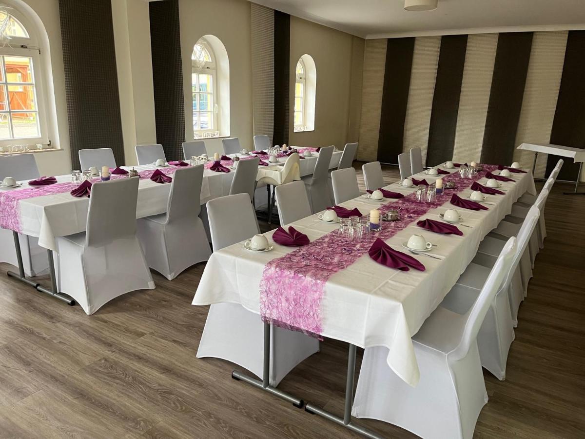 Hotel Und Restaurant Kranichsberg 볼테스도프 외부 사진