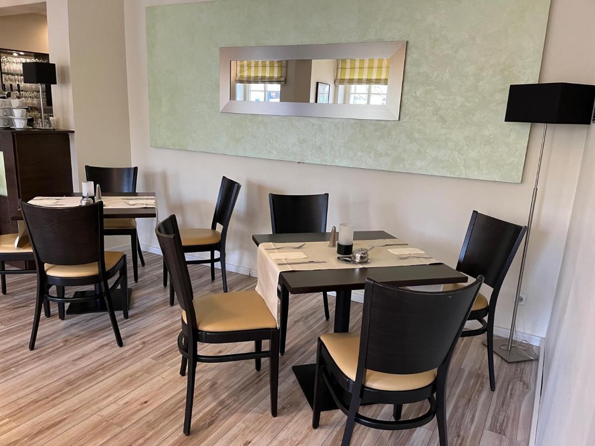 Hotel Und Restaurant Kranichsberg 볼테스도프 외부 사진