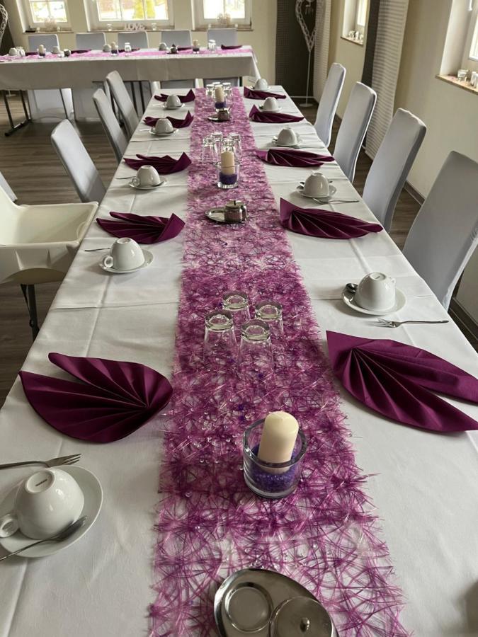 Hotel Und Restaurant Kranichsberg 볼테스도프 외부 사진