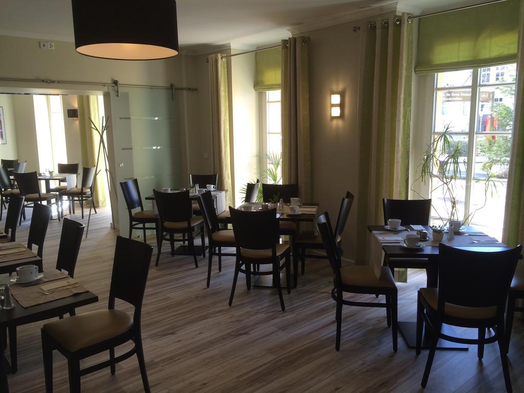 Hotel Und Restaurant Kranichsberg 볼테스도프 외부 사진