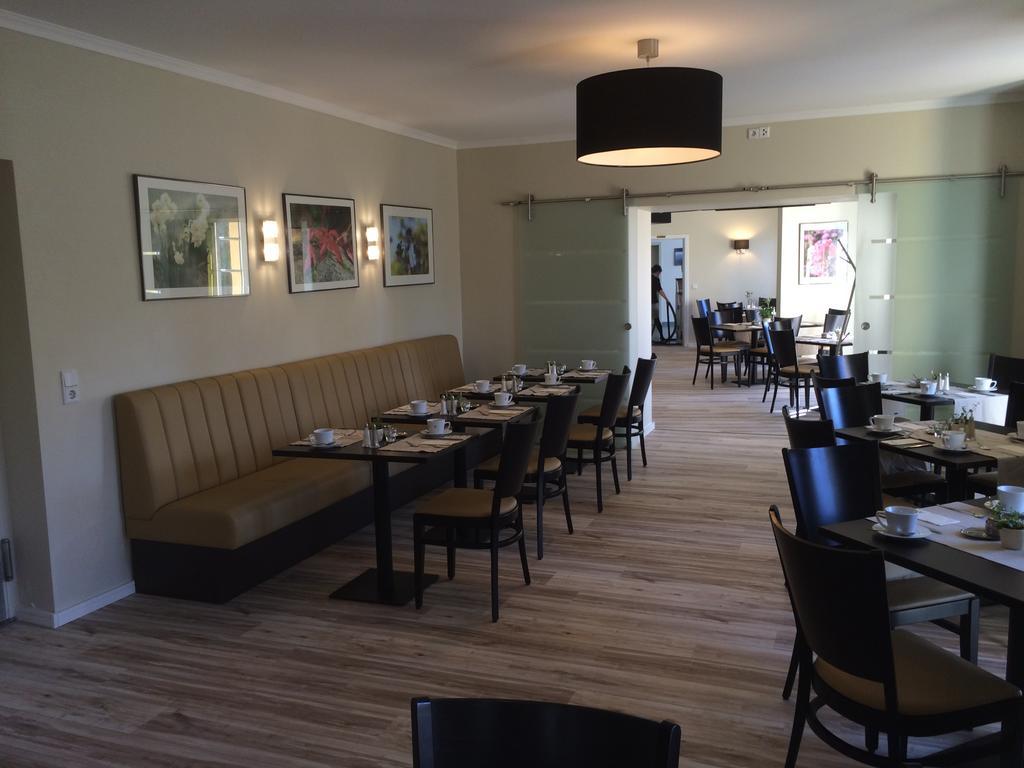 Hotel Und Restaurant Kranichsberg 볼테스도프 외부 사진