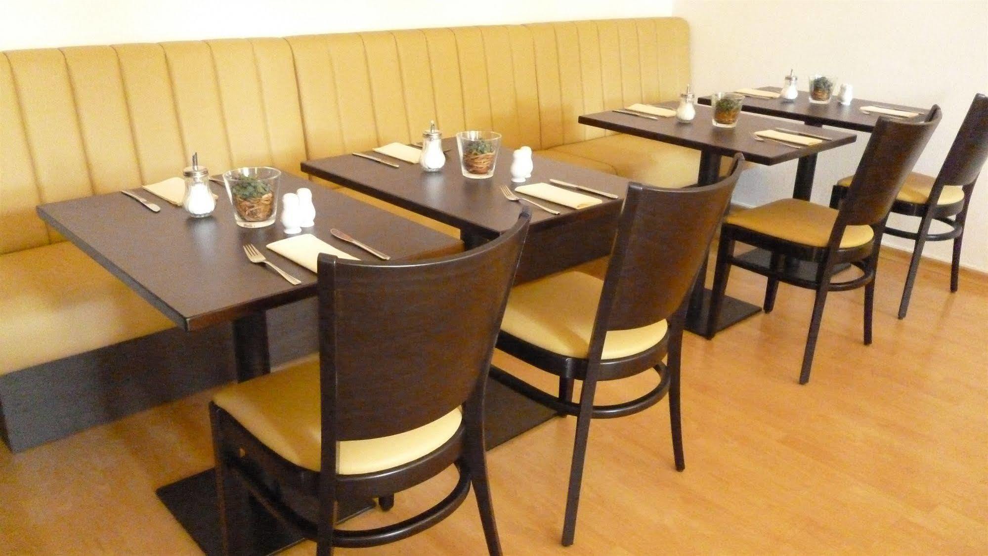 Hotel Und Restaurant Kranichsberg 볼테스도프 외부 사진