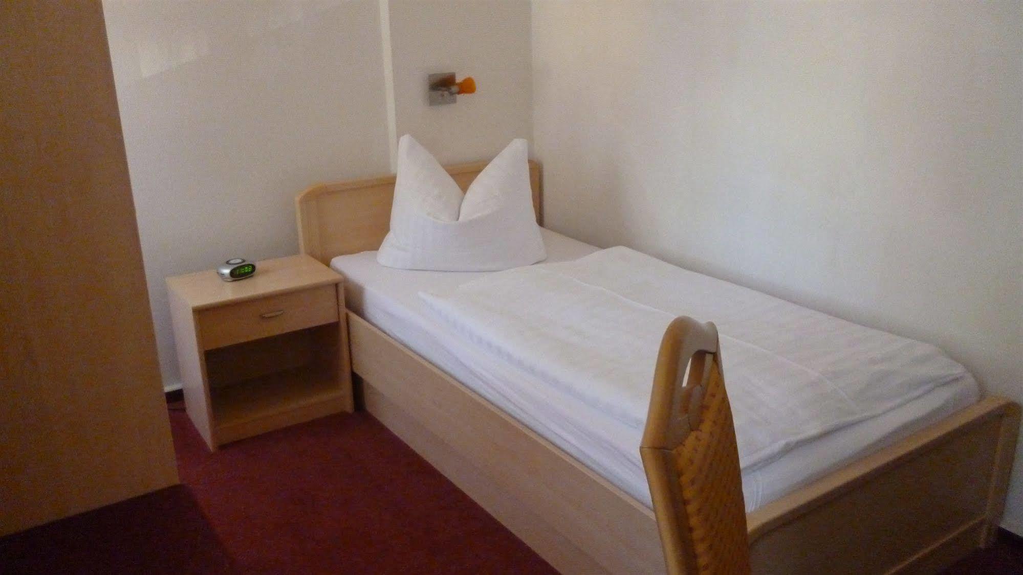 Hotel Und Restaurant Kranichsberg 볼테스도프 외부 사진