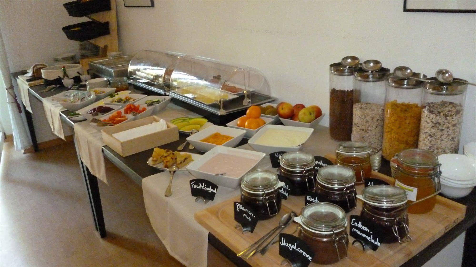 Hotel Und Restaurant Kranichsberg 볼테스도프 외부 사진