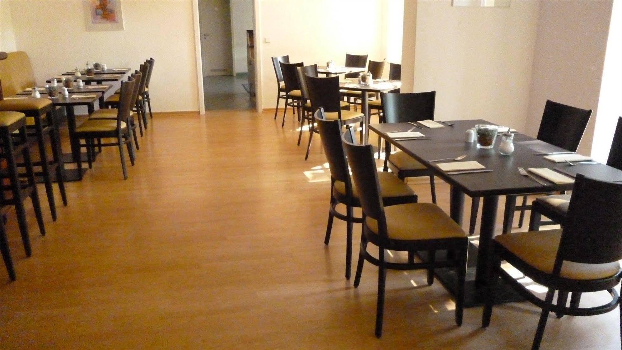 Hotel Und Restaurant Kranichsberg 볼테스도프 외부 사진