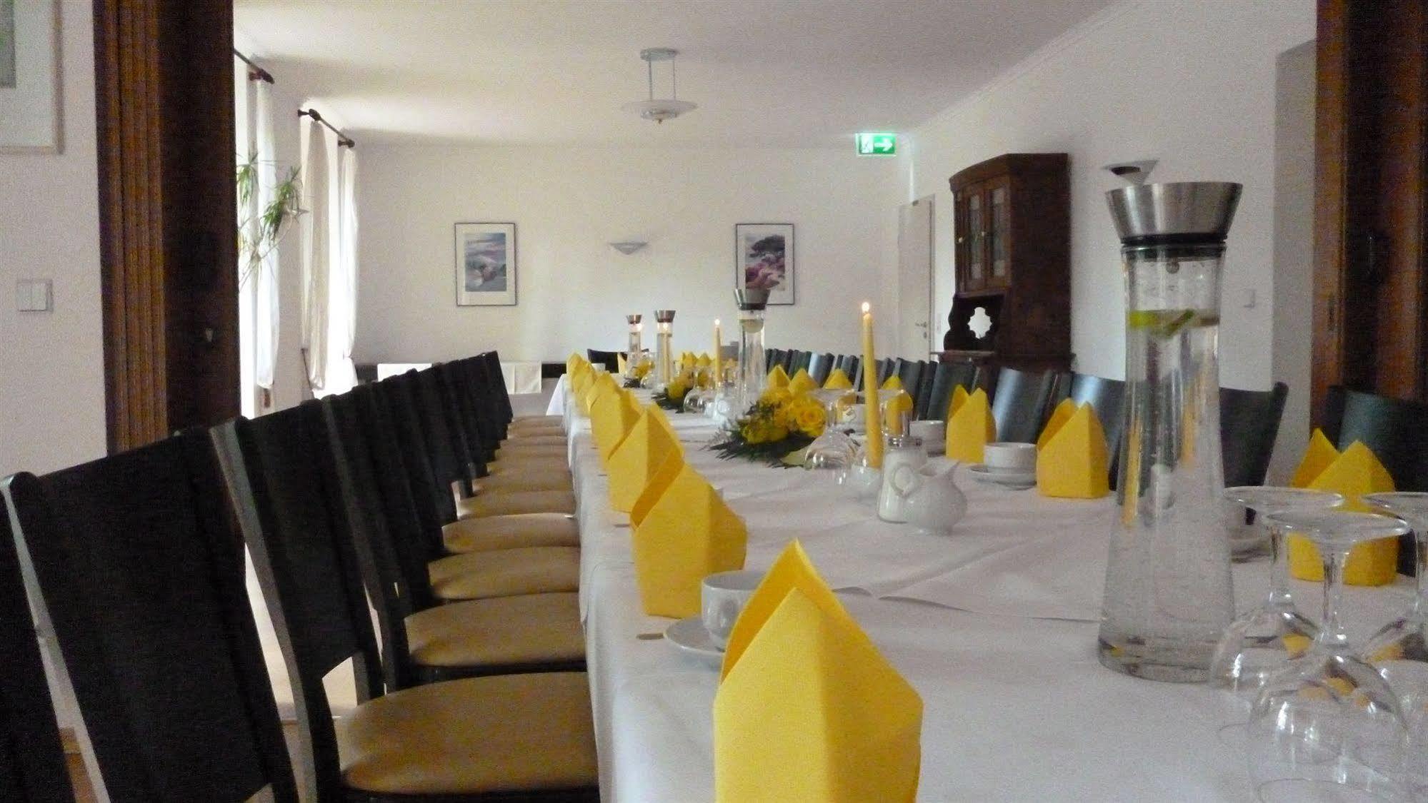 Hotel Und Restaurant Kranichsberg 볼테스도프 외부 사진